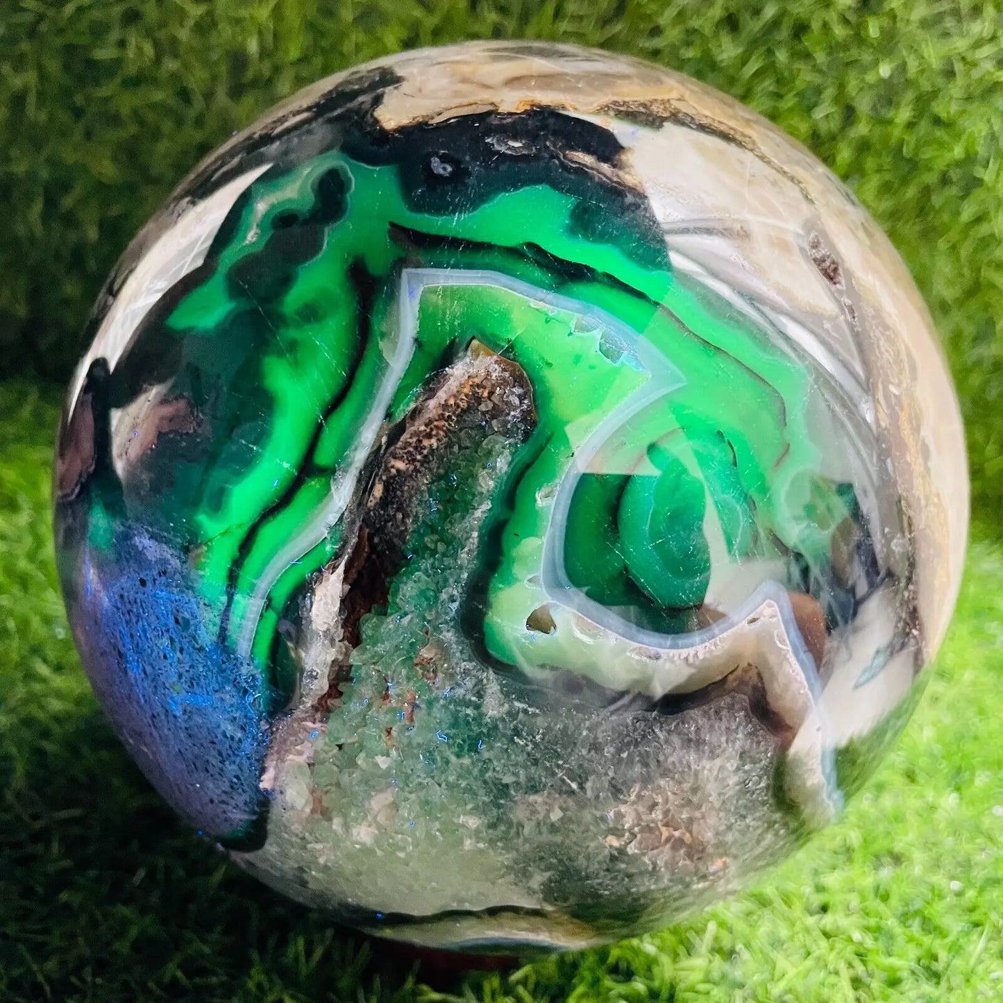 Natural Fluorescent Agate Quartz Ball Carved Crystal Sphere Healing Purple Light Exposure Reaction 29kg