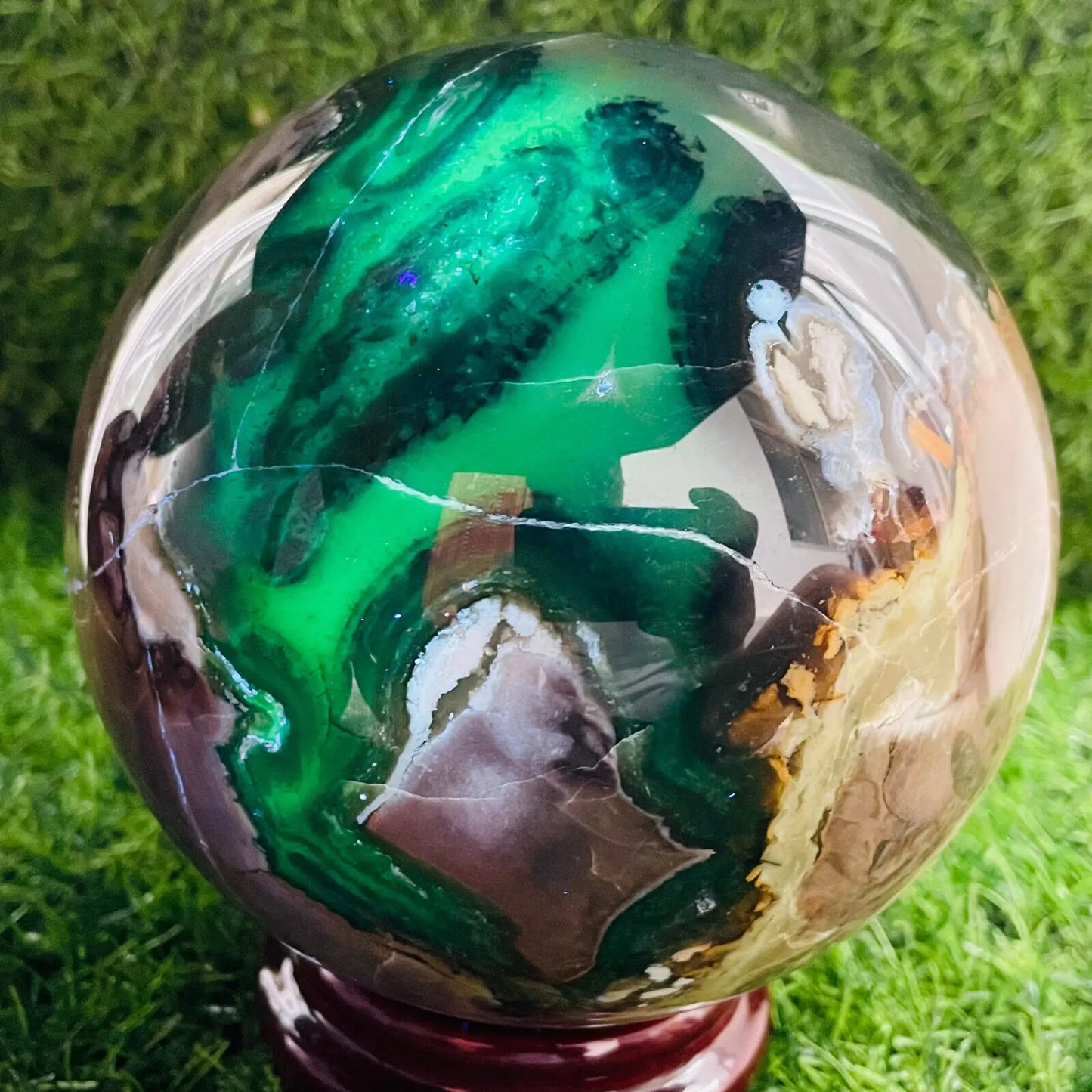 Natural Fluorescent Agate Quartz Ball Carved Crystal Sphere Healing Purple Light Exposure Reaction 29kg
