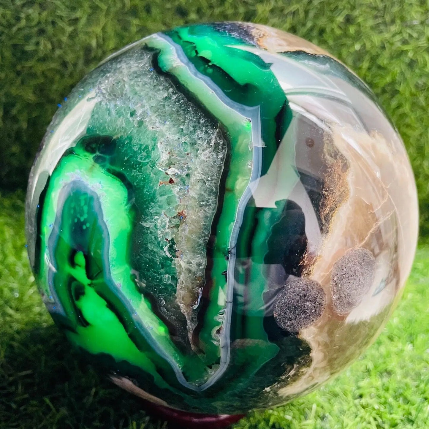 Natural Fluorescent Agate Quartz Ball Carved Crystal Sphere Healing Purple Light Exposure Reaction 29kg