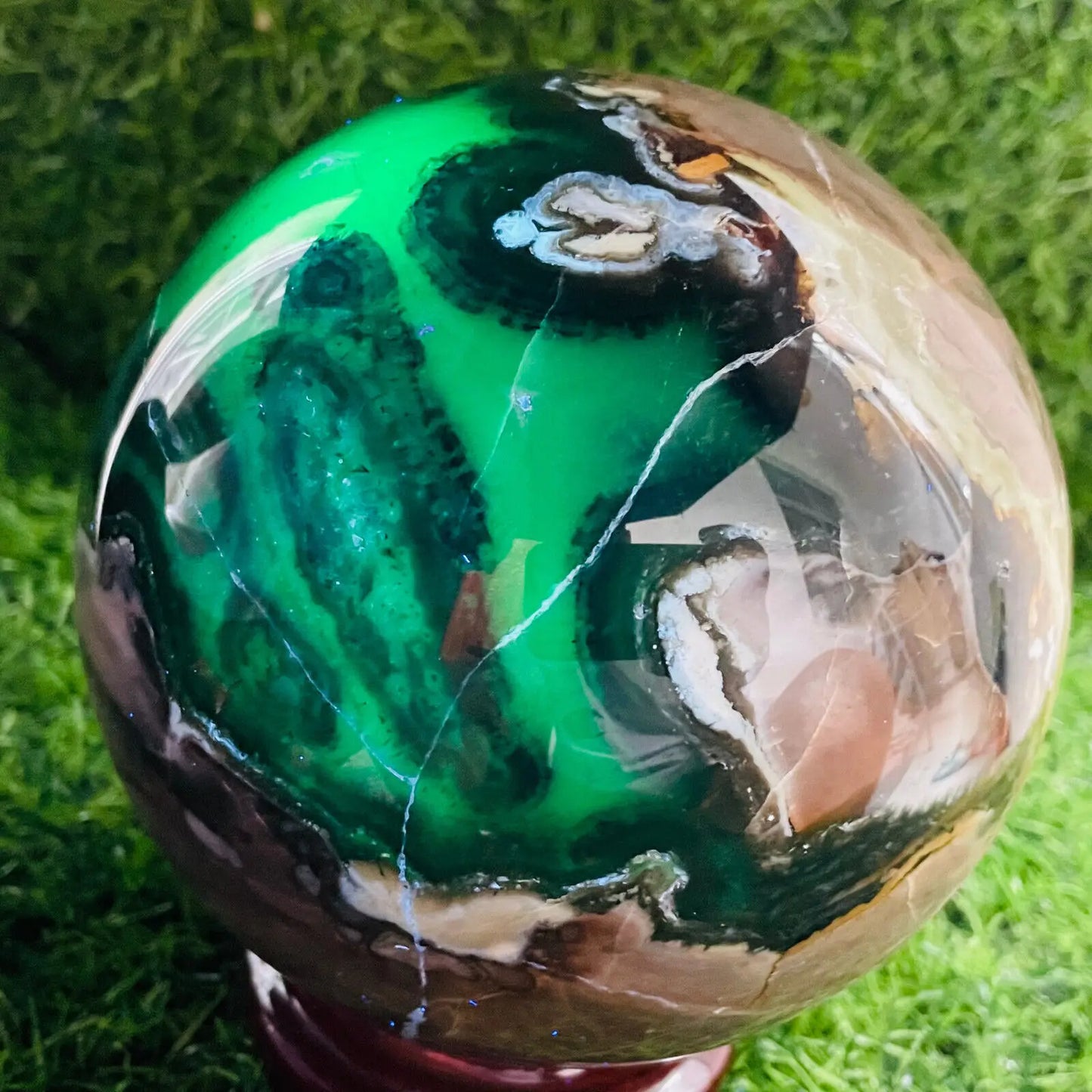 Natural Fluorescent Agate Quartz Ball Carved Crystal Sphere Healing Purple Light Exposure Reaction 29kg